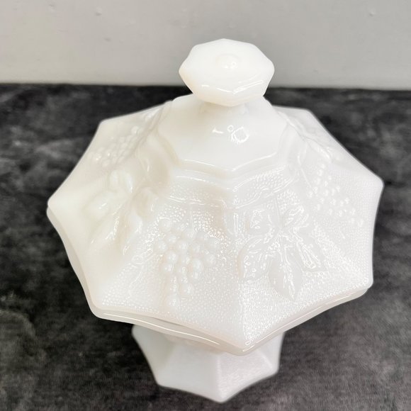 Vintage Anchor Hocking Milk Glass Pedestal Dish with Lid Candy Treats Grapevine - Picture 2 of 12